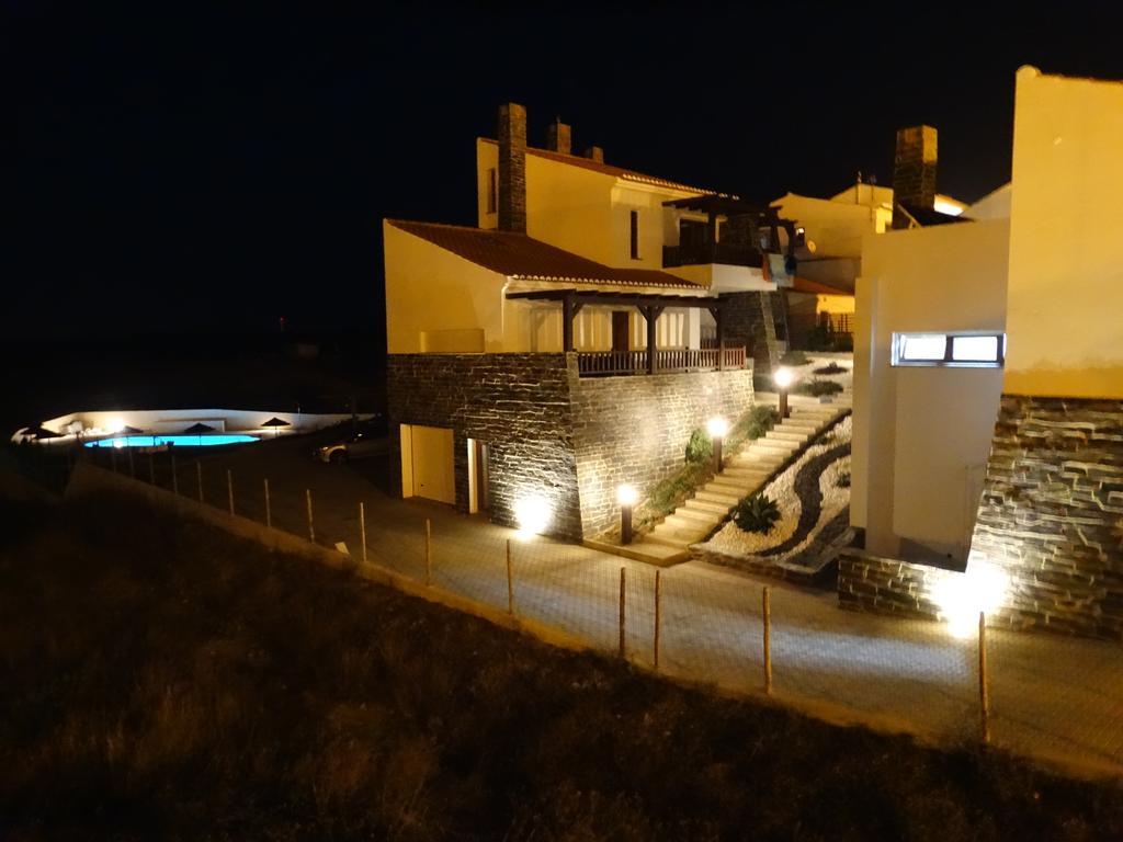 Falesias Da Arrifana Praia da Arrifana Buitenkant foto